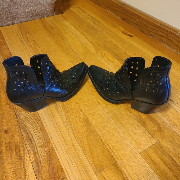 Ariat short black booties Women's 7.5B - Picture 10 of 12